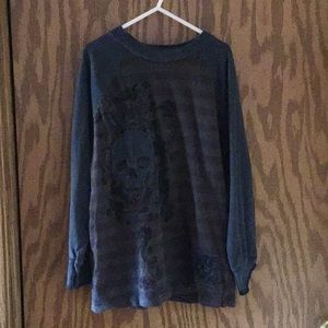 Skull long sleeve. Size 8